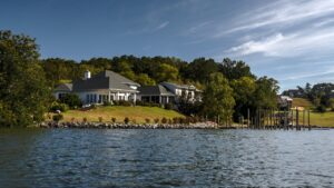 fort loudoun lake front home in east tennessee